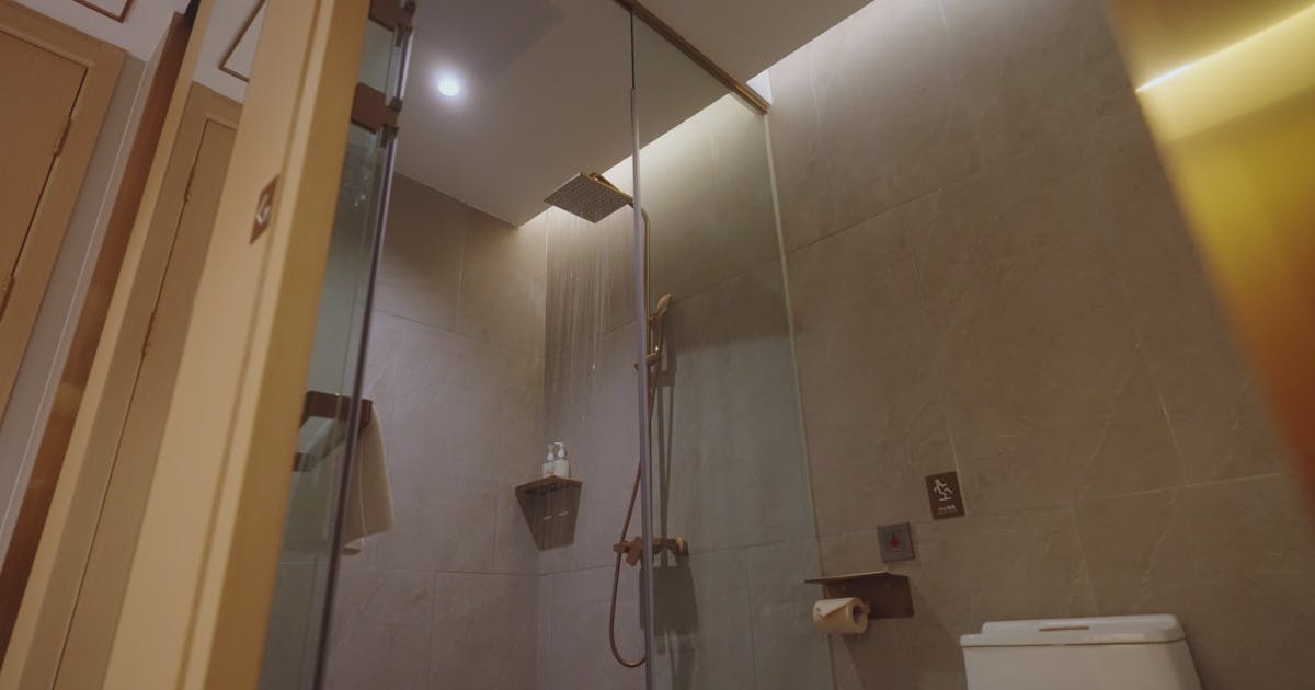 Modern bathroom shower glass design